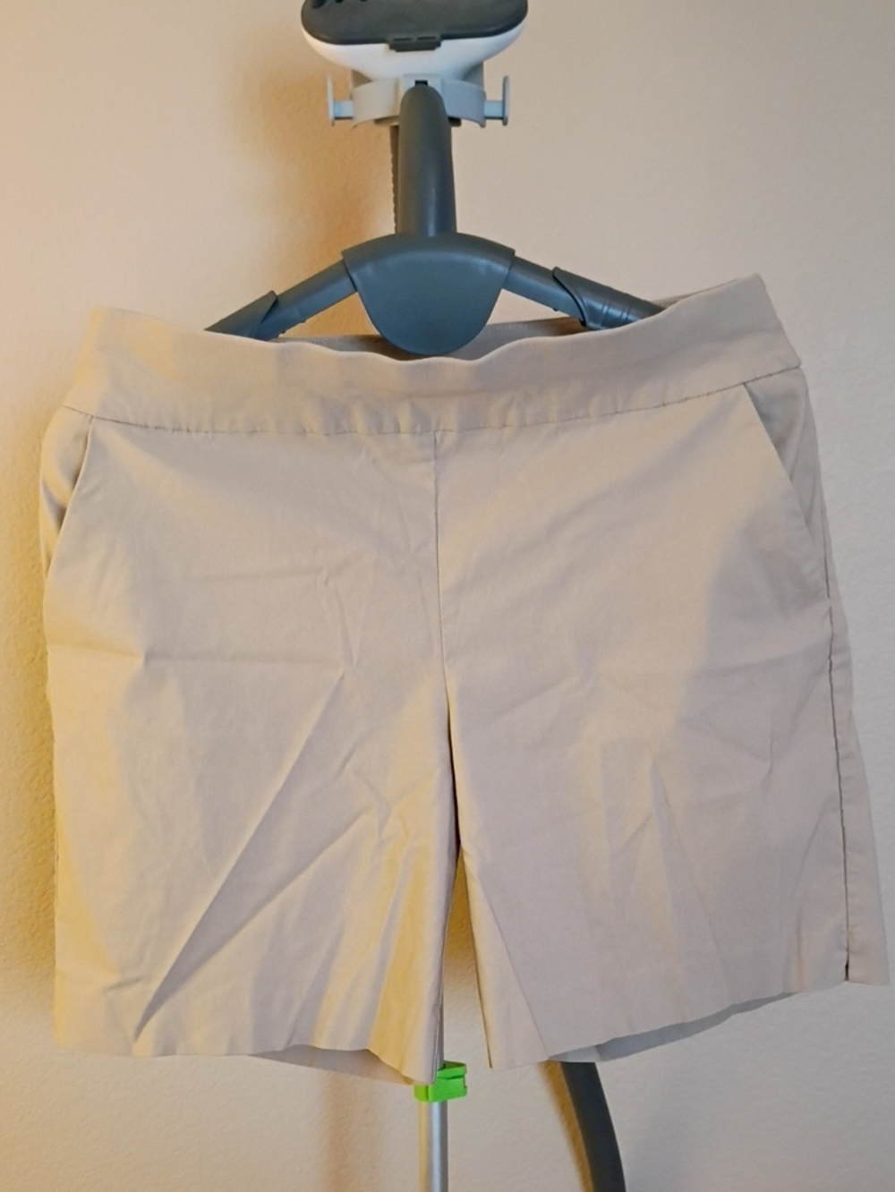 New York & Company Beige High-Waist Chino Shorts Size L